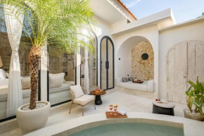 Luxe 1BR Private Pool Honeymoon Villa By Azure